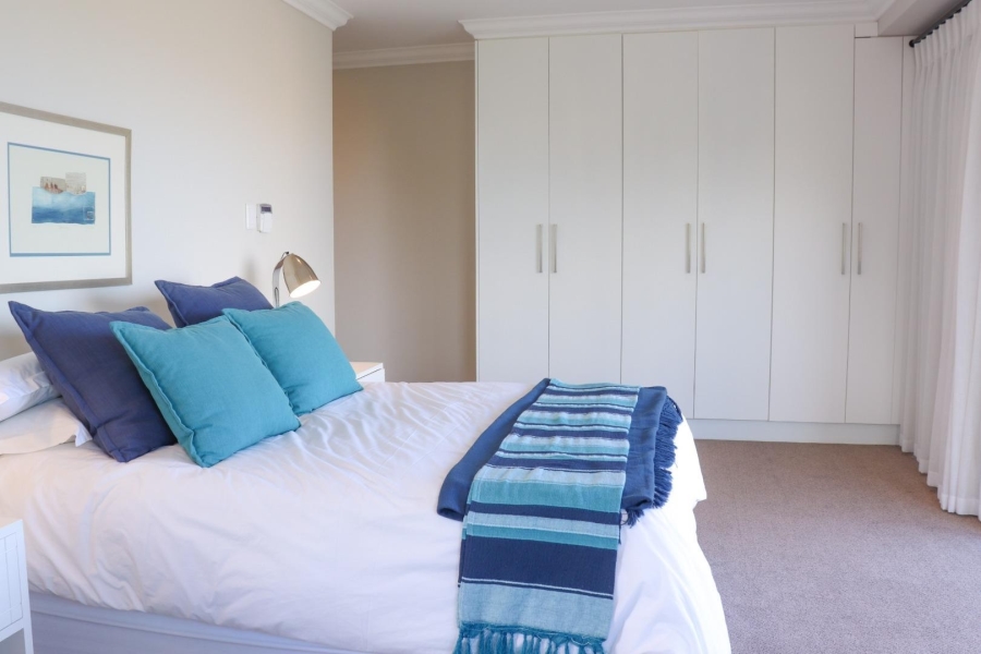 To Let 6 Bedroom Property for Rent in Voelklip Western Cape